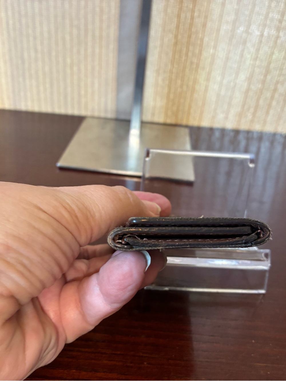 Louis Vuitton Key Wallet - Picture 6 of 8